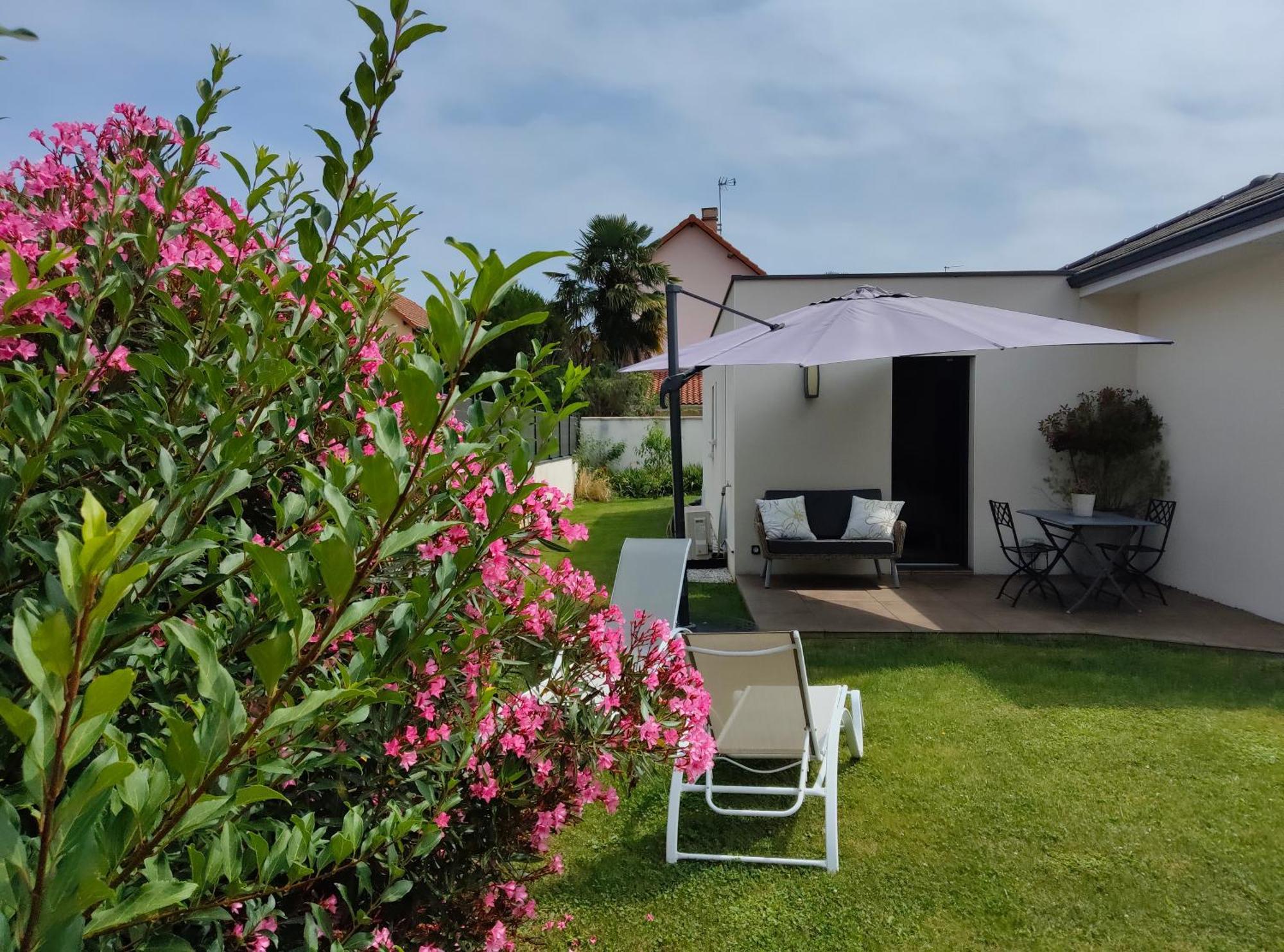Du Cote De Chez Paule, Chambre Avec Entree Independante Et Salle D'Eau Privative Séméac Buitenkant foto
