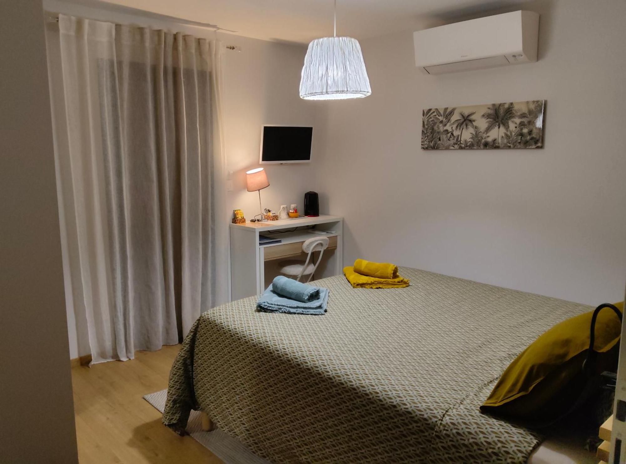 Du Cote De Chez Paule, Chambre Avec Entree Independante Et Salle D'Eau Privative Séméac Buitenkant foto